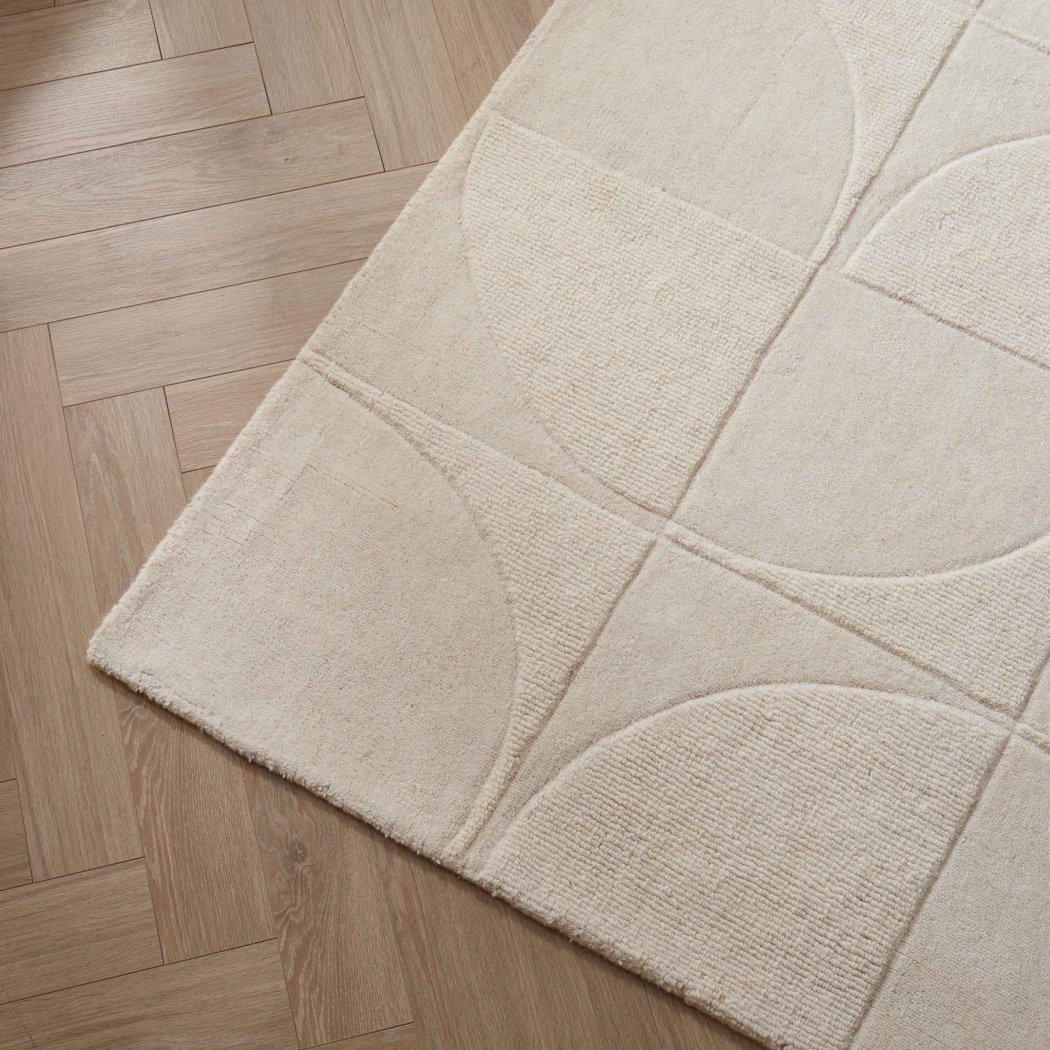 Liv Hand Woven Wool Half Circle Design Rug - Off White